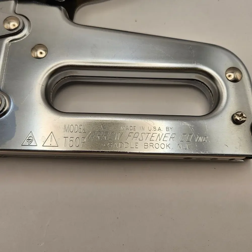 ARROW T50 HEAVY DUTY MANUAL STAPLE GUN + 5000 1/4 INCH + 2500 3/8 INCH STAPLE